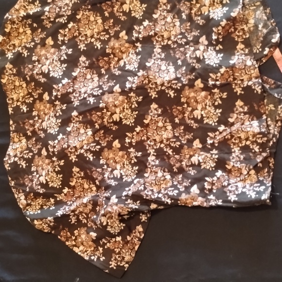 Croft & Barrow Women's Button up Blouse short sleeve flower print black & browns - Picture 10 of 15